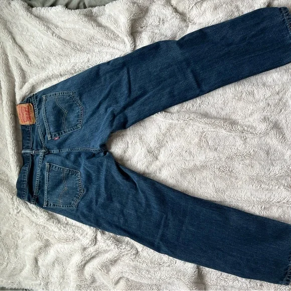 Dark wash Levi’s 559 (32x32) good condition. - Picture 2 of 4